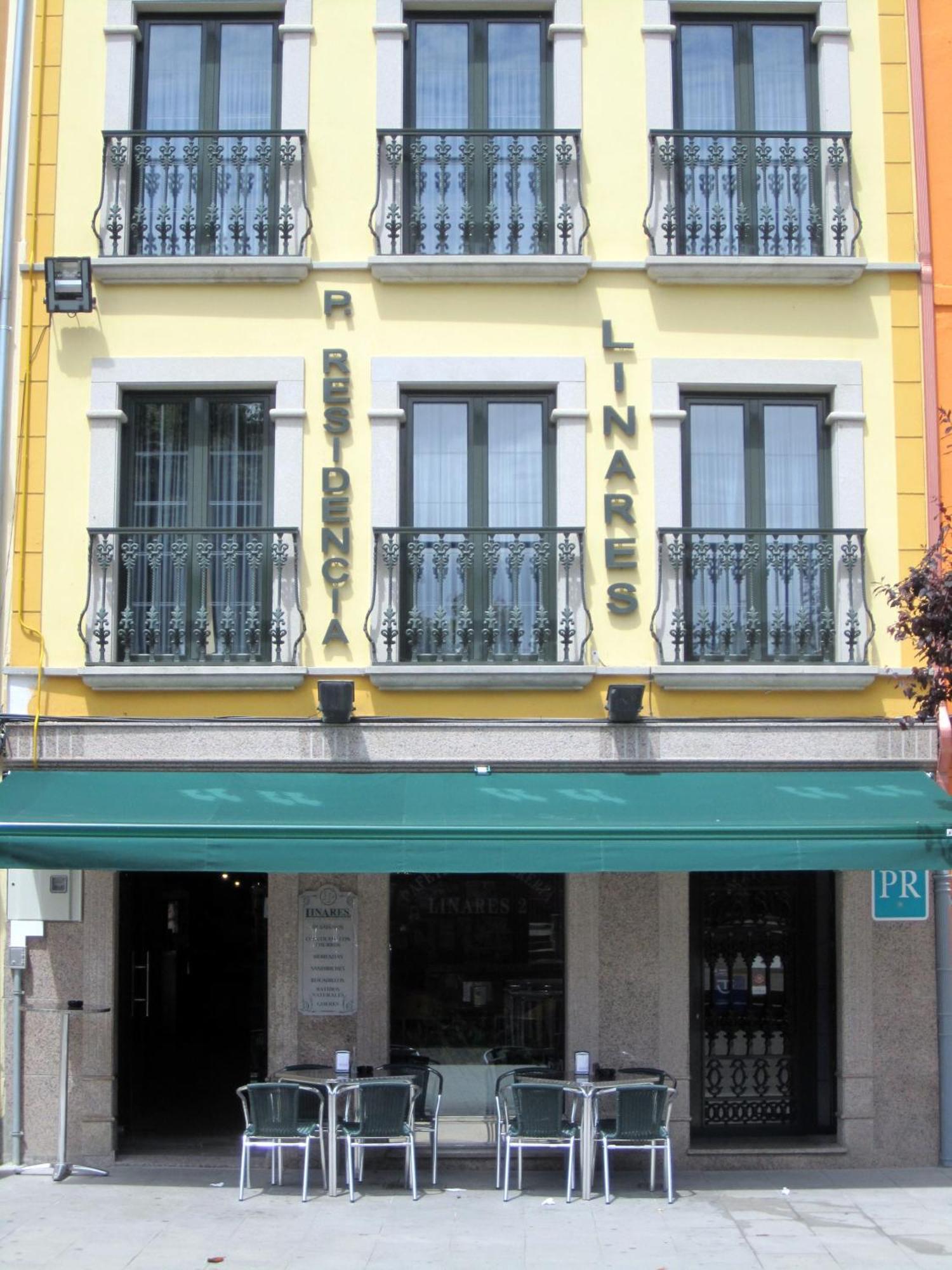 Hostal Linares Ribadeo Esterno foto